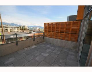 Photo 5: 204 522 W 8TH Avenue in Vancouver: Fairview VW Townhouse for sale in "CROSSROADS" (Vancouver West)  : MLS®# V762228