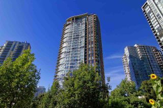 Photo 1: 2201 583 BEACH Crescent in Vancouver: Yaletown Condo for sale in "Park West 2" (Vancouver West)  : MLS®# R2458419