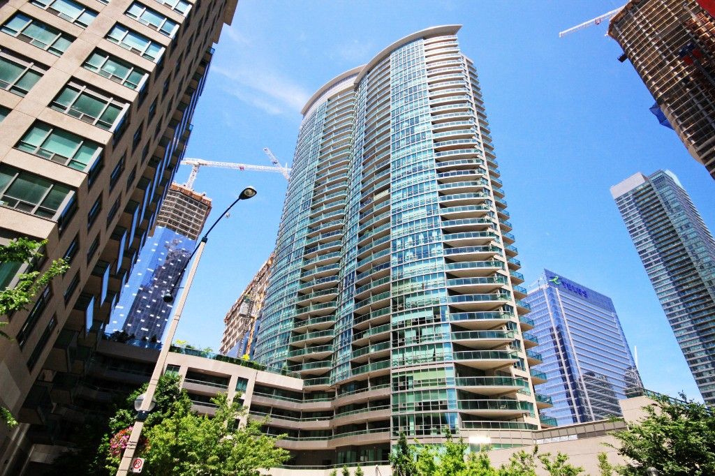 Main Photo: Toronto in Waterfront: Condo for sale (Toronto C01) 