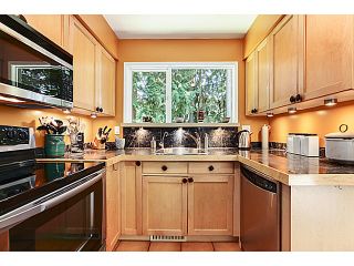 Photo 5: 1065 HERITAGE Boulevard in North Vancouver: Seymour Townhouse for sale in "HERITAGE IN THE WOODS" : MLS®# V1026380
