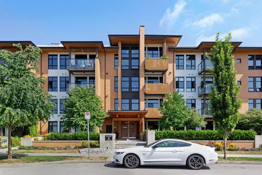 Main Photo: 212 220 SALTER Street in New Westminster: Queensborough Condo for sale in "GLASSHOUSE" : MLS®# R2294293