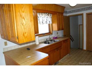 Photo 5: 1301 KING Street in Regina: Washington Park Single Family Dwelling for sale (Regina Area 03)  : MLS®# 528872