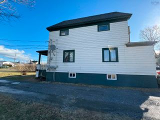 Photo 4: 142 South Street in Glace Bay: 203-Glace Bay Multi-Family for sale (Cape Breton)  : MLS®# 202401277