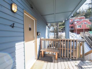 Photo 5: 4 2024 INNSBRUCK Drive in Whistler: Whistler Creek Townhouse for sale in "GONDOLA VILLAGE" : MLS®# R2637295