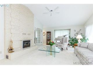 Photo 3: 4459 Autumnwood Lane in VICTORIA: SE Broadmead House for sale (Saanich East)  : MLS®# 754384
