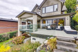 Photo 2: 1091 ESQUIMALT Avenue in West Vancouver: Sentinel Hill House for sale : MLS®# R2874323