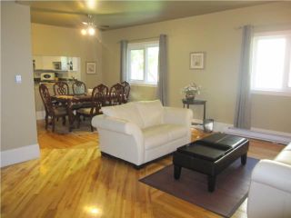 Photo 2: 546 LANGEVIN Street in WINNIPEG: St Boniface Residential for sale (South East Winnipeg)  : MLS®# 1013366