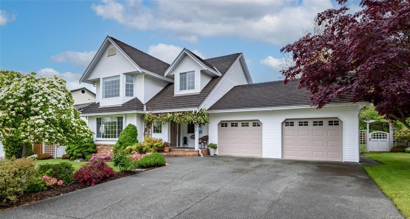 FEATURED LISTING: 1640 Foxxwood Dr Comox
