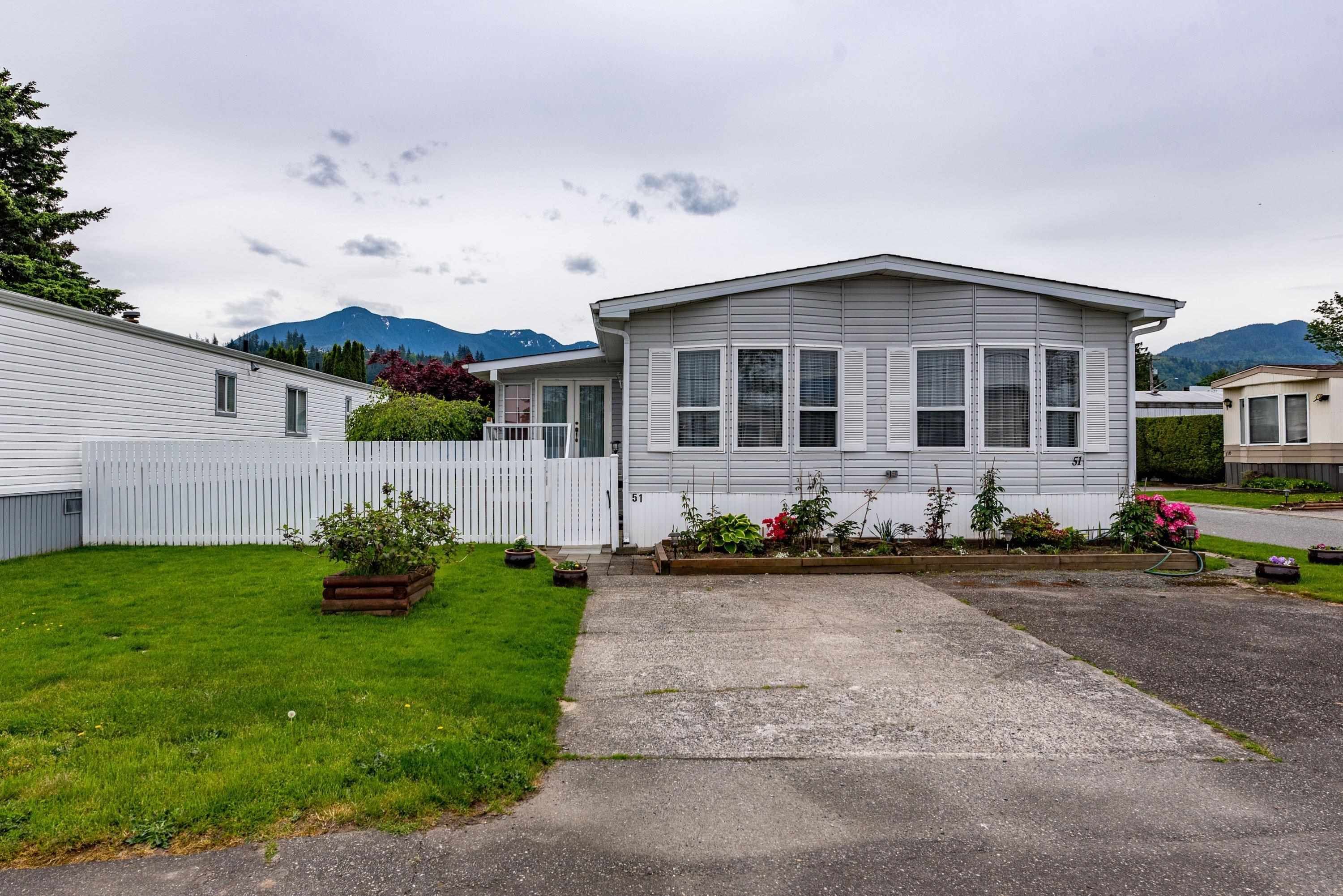 Main Photo: 51 6338 VEDDER Road in Chilliwack: Sardis East Vedder Rd Manufactured Home for sale in "Maple Meadows" (Sardis)  : MLS®# R2691989