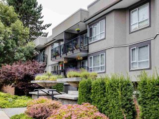 Photo 2: 215 555 W 14TH Avenue in Vancouver: Fairview VW Condo for sale in "Cambridge Place" (Vancouver West)  : MLS®# R2470013
