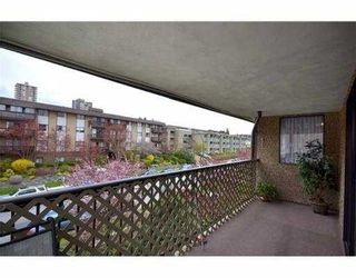 Photo 2: 307 127 E 4TH Street in North Vancouver: Lower Lonsdale Condo for sale : MLS®# V971136