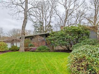 Photo 2: 3997 RESOLUTE Pl in VICTORIA: SE Mt Doug House for sale (Saanich East)  : MLS®# 779235