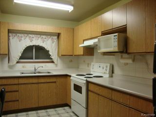 Photo 8: 880 REDWOOD Avenue in WINNIPEG: North End Residential for sale (North West Winnipeg)  : MLS®# 1402237