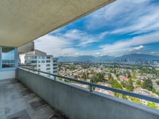 Photo 4: 2104 5645 BARKER Avenue in Burnaby: Central Park BS Condo for sale in "Central Park Place" (Burnaby South)  : MLS®# R2612585