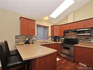 Photo 5: 104 Thetis Vale Cres in VICTORIA: VR Six Mile House for sale (View Royal)  : MLS®# 656097