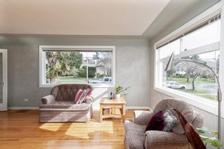 Photo 3: 270 Moss St in Victoria: Vi Fairfield West House for sale : MLS®# 929845