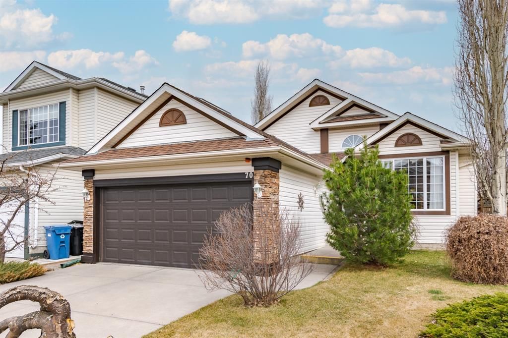 Main Photo: 70 Valley Brook Circle NW in Calgary: Valley Ridge Detached for sale : MLS®# A1217514
