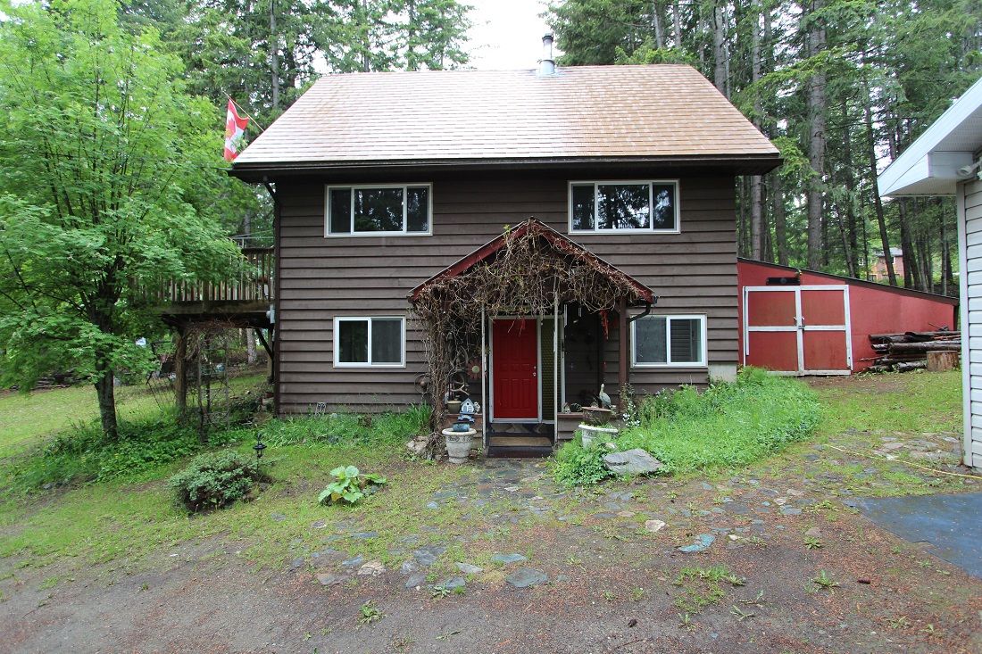Main Photo: 2572 Airstrip Road in Anglemont: North Shuswap House for sale (Shuswap)  : MLS®# 10254788