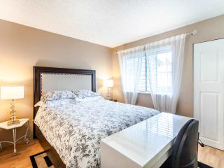 Photo 11: 106 1950 CEDAR VILLAGE Crescent in North Vancouver: Westlynn Townhouse for sale in "MOUNTAIN ESTATES" : MLS®# R2439112