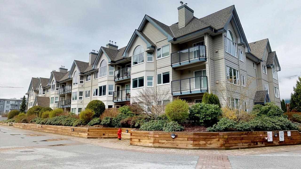 Main Photo: 211 1466 PEMBERTON Avenue in Squamish: Downtown SQ Condo for sale in "Marina Estates" : MLS®# R2254672
