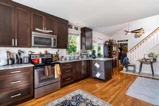 Photo 24: 2715/2717 Grosvenor Rd in Victoria: Vi Oaklands Single Family Residence for sale : MLS®# 963673