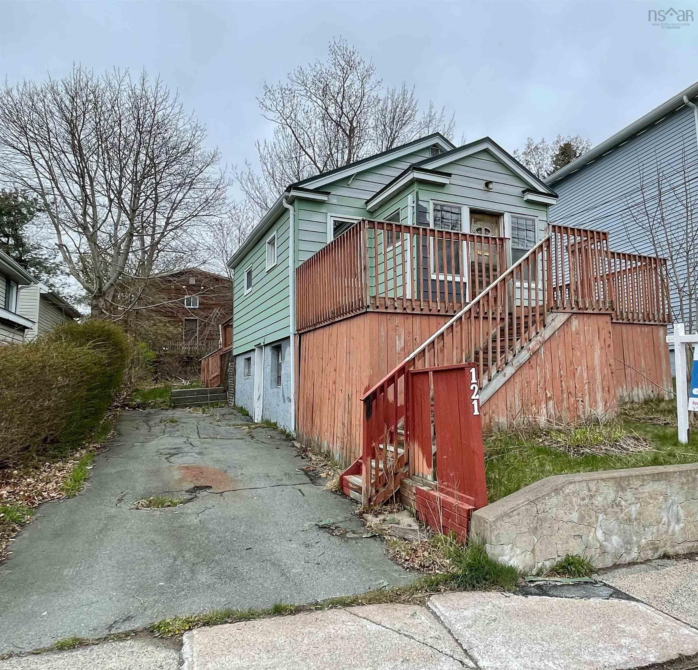 Main Photo: 121 Main Avenue in Halifax: 6-Fairview Residential for sale (Halifax-Dartmouth)  : MLS®# 202308088