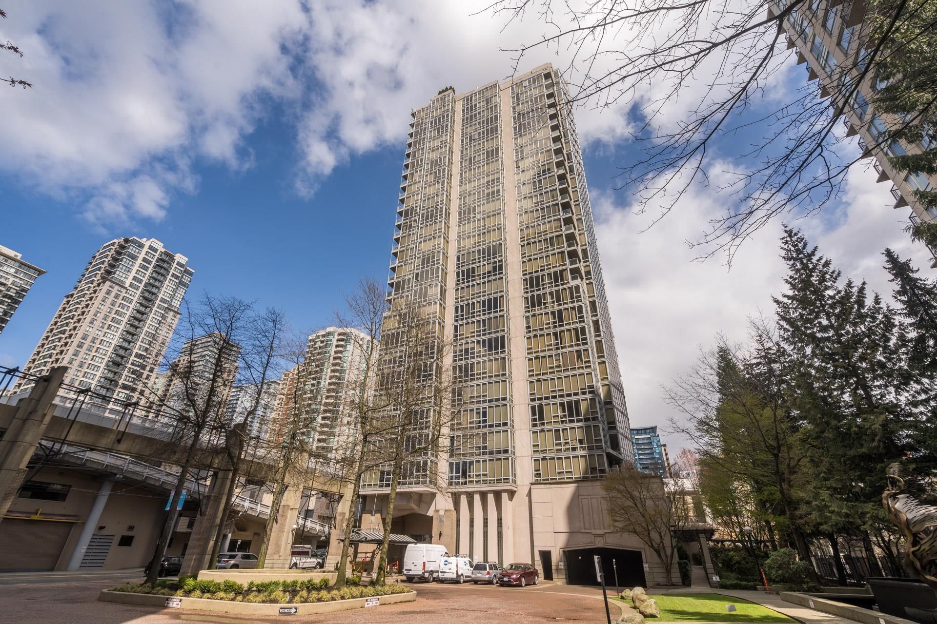 Main Photo: 706 930 CAMBIE Street in Vancouver: Yaletown Condo for sale in "Pacific Place Landmark II" (Vancouver West)  : MLS®# R2767009