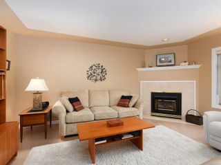 Photo 2: 3 10471 Resthaven Dr in Sidney: Si Sidney North-East Row/Townhouse for sale : MLS®# 869988
