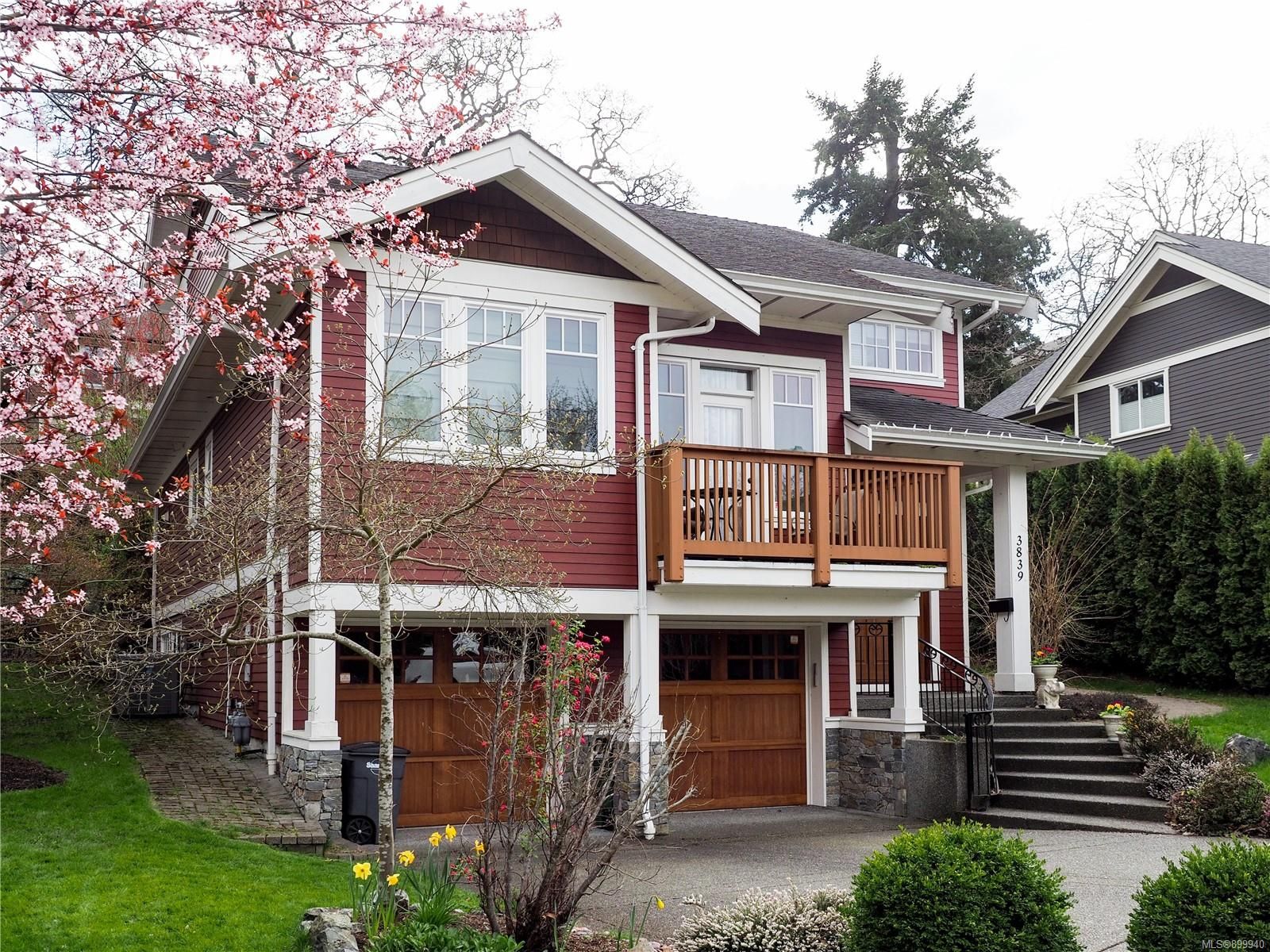 Photo 2: Photos: 3839 South Valley Dr in Saanich: SW Strawberry Vale House for sale (Saanich West)  : MLS®# 899940