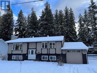 Photo 1: 609 Spruce Street in Sicamous: House for sale : MLS®# 10302238