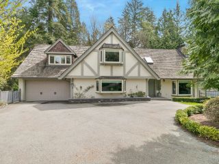 Photo 1: 459 GORDON Place in West Vancouver: Cedardale House for sale : MLS®# R2772696