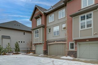 Photo 3: 460 Quarry Way SE in Calgary: Douglasdale/Glen Row/Townhouse for sale : MLS®# A2021657