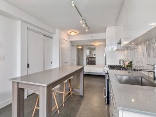 Photo 8: 605 231 E PENDER Street in Vancouver: Strathcona Condo for sale in "FRAMEWORK" (Vancouver East)  : MLS®# R2525315