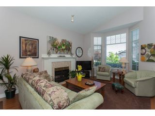 Photo 2: 117 9012 WALNUT GROVE Drive in Langley: Walnut Grove Townhouse for sale in "Queen Anne Green" : MLS®# R2184552