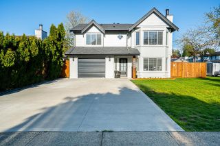 Photo 1: 9466 209A Street in Langley: Walnut Grove House for sale : MLS®# R2878328