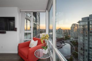Photo 6: 2601 1033 MARINASIDE Crescent in Vancouver: Yaletown Condo for sale in "QUAYWEST" (Vancouver West)  : MLS®# R2505008