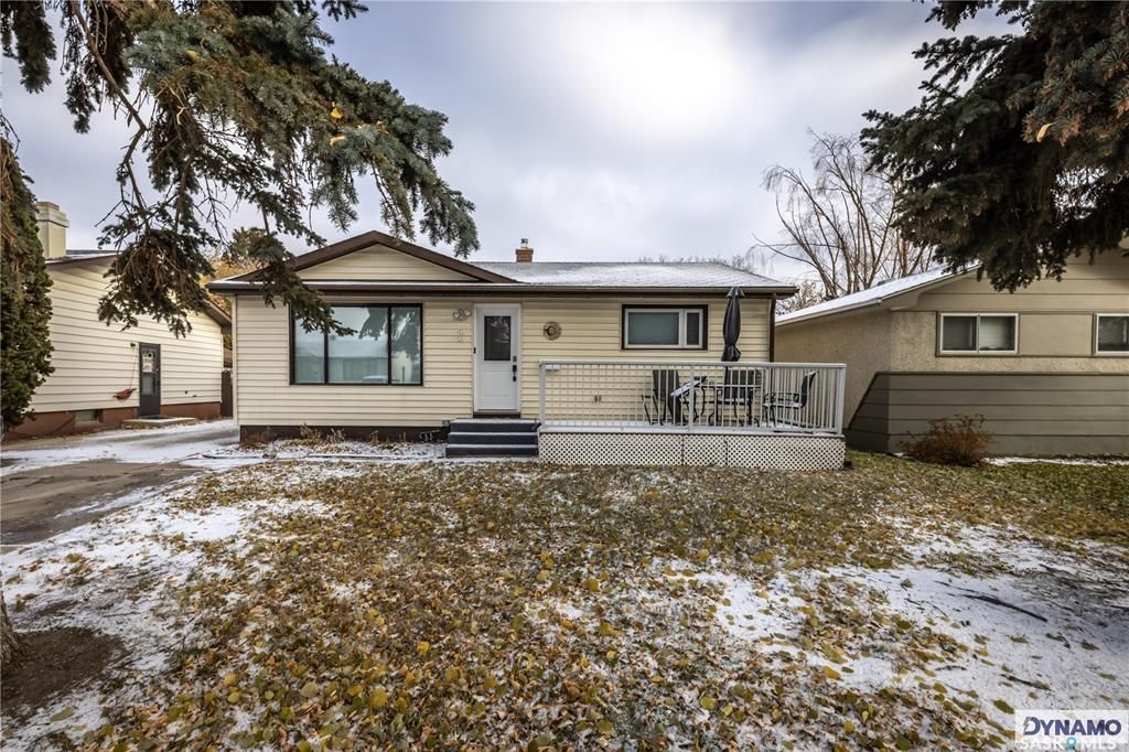 Main Photo: 94 Bence Crescent in Saskatoon: Westview Heights Residential for sale : MLS®# SK913457