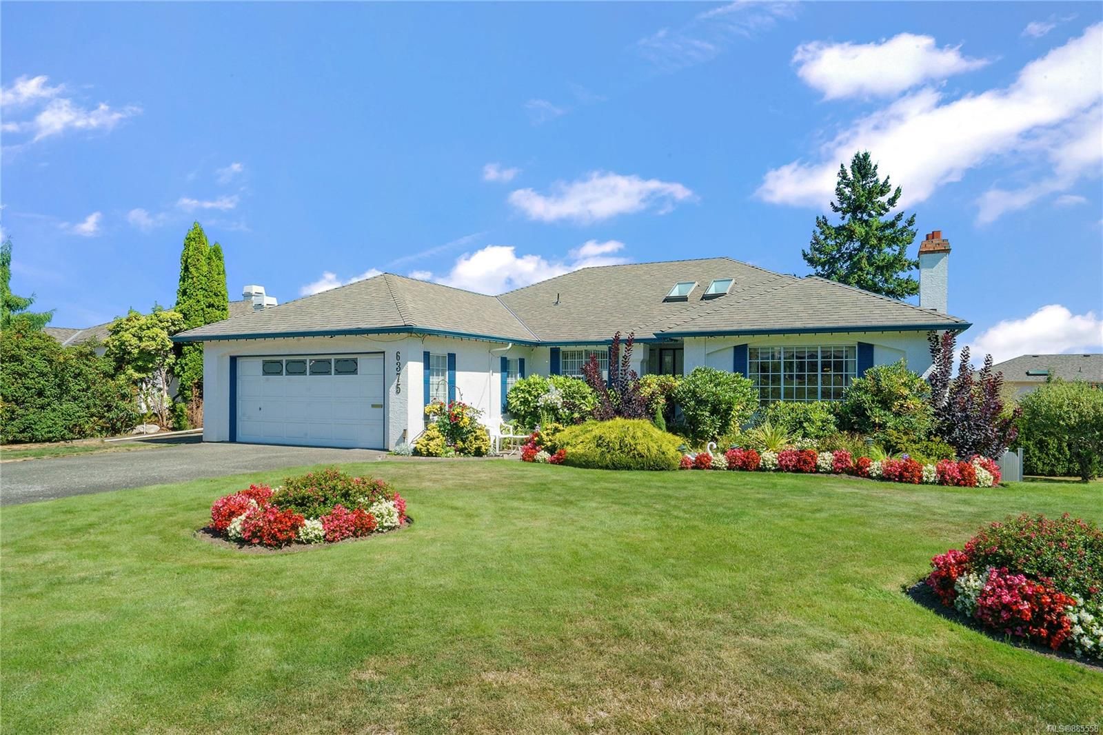 Main Photo: 6375 Bella Vista Dr in Central Saanich: CS Tanner House for sale : MLS®# 885558