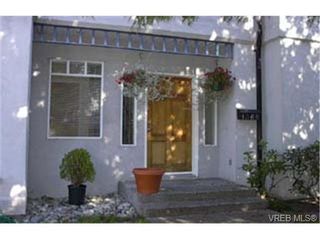 Photo 2: 1368 Merritt St in VICTORIA: Vi Mayfair House for sale (Victoria)  : MLS®# 265818