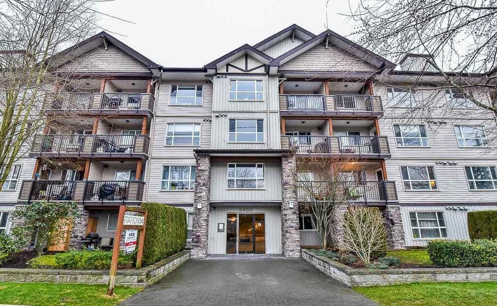Main Photo: 210 5465 203 Street in Langley: Langley City Condo for sale : MLS®# R2743283