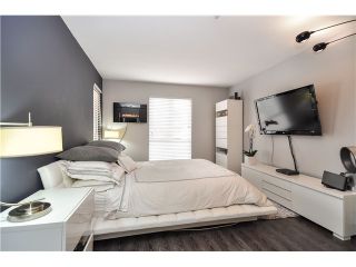 Photo 5: 303 6 RENAISSANCE Square in New Westminster: Quay Condo for sale : MLS®# V1004198