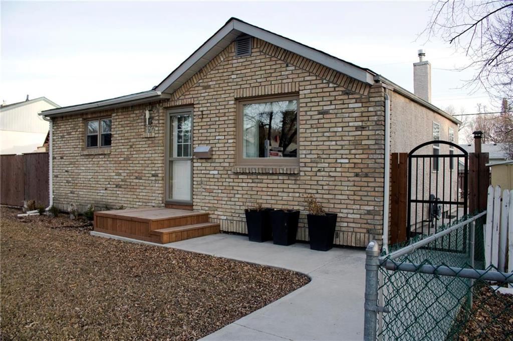 Main Photo: 134 Horton Avenue West in Winnipeg: West Transcona Residential for sale (3L)  : MLS®# 202107954