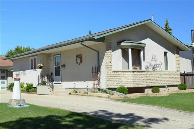 Main Photo: 115 Quincy Bay in Winnipeg: Waverley Heights Residential for sale (1L)  : MLS®# 1900847