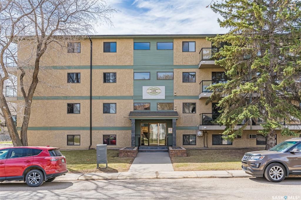 Main Photo: 108 1435 Embassy Drive in Saskatoon: Holiday Park Residential for sale : MLS®# SK914042