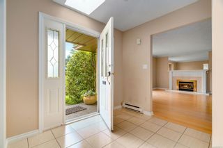 Photo 10: 2495 Wilcox Terr in Central Saanich: CS Tanner House for sale : MLS®# 910771
