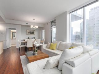 Photo 4: 1705 1211 MELVILLE Street in Vancouver: Coal Harbour Condo for sale in "THE RITZ" (Vancouver West)  : MLS®# R2173539