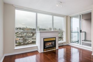 Photo 2: 1605 10 LAGUNA Court in New Westminster: Quay Condo for sale in "LAGUNA COURT" : MLS®# R2155689