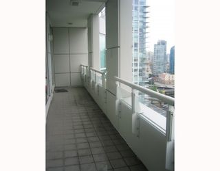 Photo 10: 2501 1500 HORNBY Street in Vancouver: False Creek North Condo for sale in "888 BEACH [BEACH TOWER]" (Vancouver West)  : MLS®# V764091