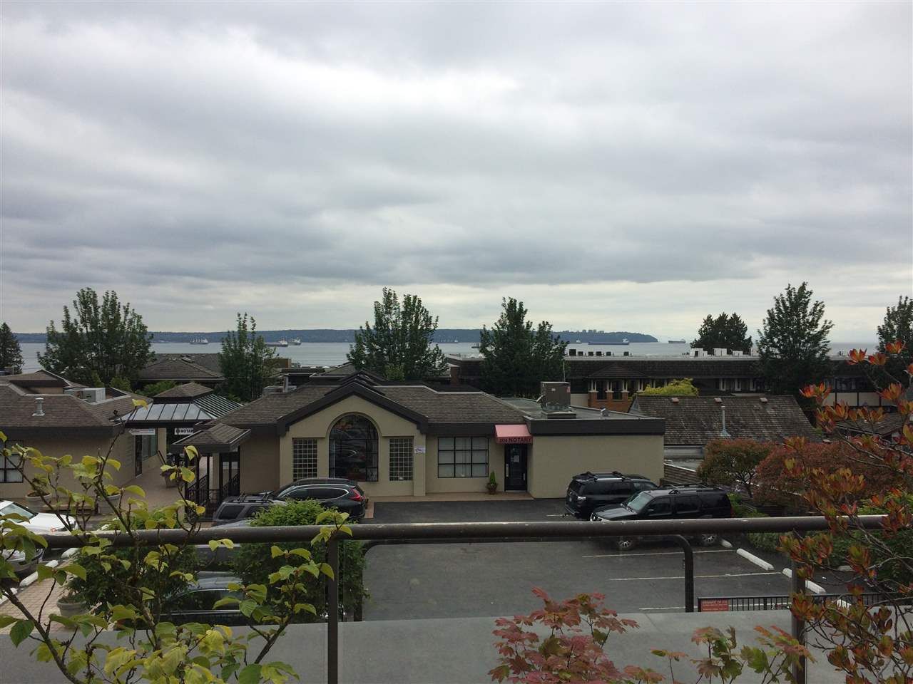 Main Photo: 203 2408 HAYWOOD Avenue in West Vancouver: Dundarave Condo for sale in "Regency Place" : MLS®# R2177585