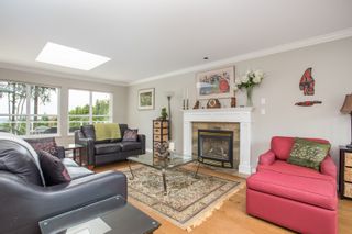 Photo 3: 16353 28 Avenue in Surrey: Grandview Surrey House for sale (South Surrey White Rock)  : MLS®# R2375201